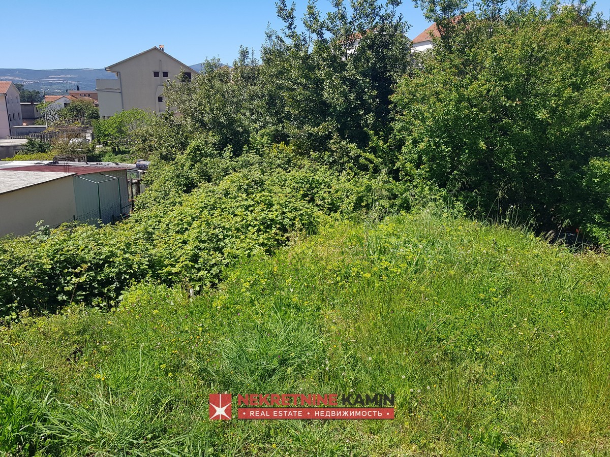 Na prodaju urbanizovan plac u Tivtu